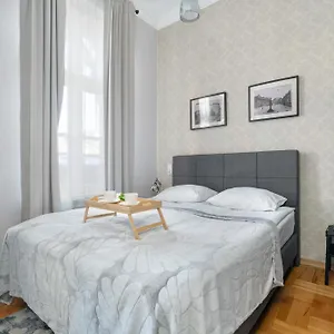 Apartment Przytulne Studia Very Berry W Poznaniu Blisko Parku By Renters, Poznan